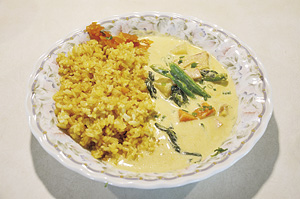 ▲まろやかクリーミー!ホワイトカレー(650円)。