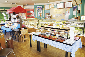 ▲飯坂街道沿い、清水小学校前にあります。