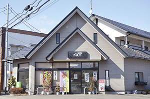 ▲八島田街道沿いにあります。