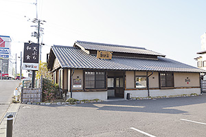 ▲国道13号線、ヤマダ電機前の交差点近く。